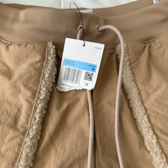 New Women’s Nike nylon Sherpa pocket joggers size medium New with tags - Picture 2 of 10